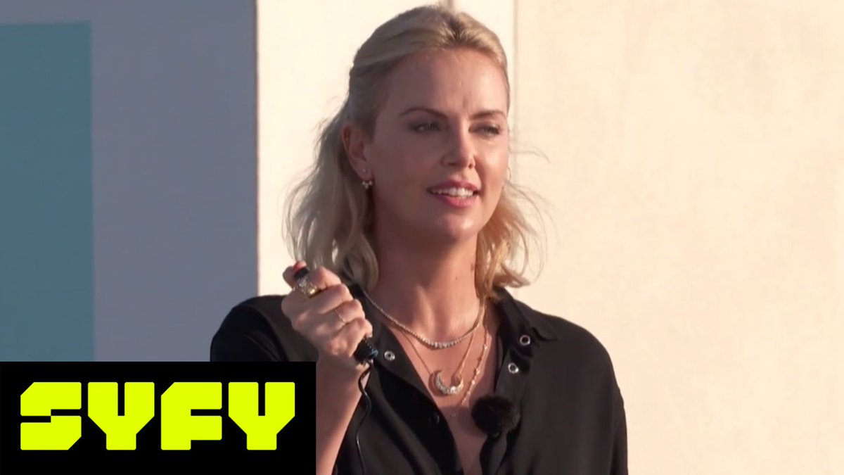 charlizefrance's tweet photo. Vidéos de Charlize Theron au Comic-Con 2017 https://t.co/zvP49sMAWq #CharlizeTheron #SDCC2017 #videos #SYFYLive #AtomicSDCC https://t.co/k4RSdZPXFv