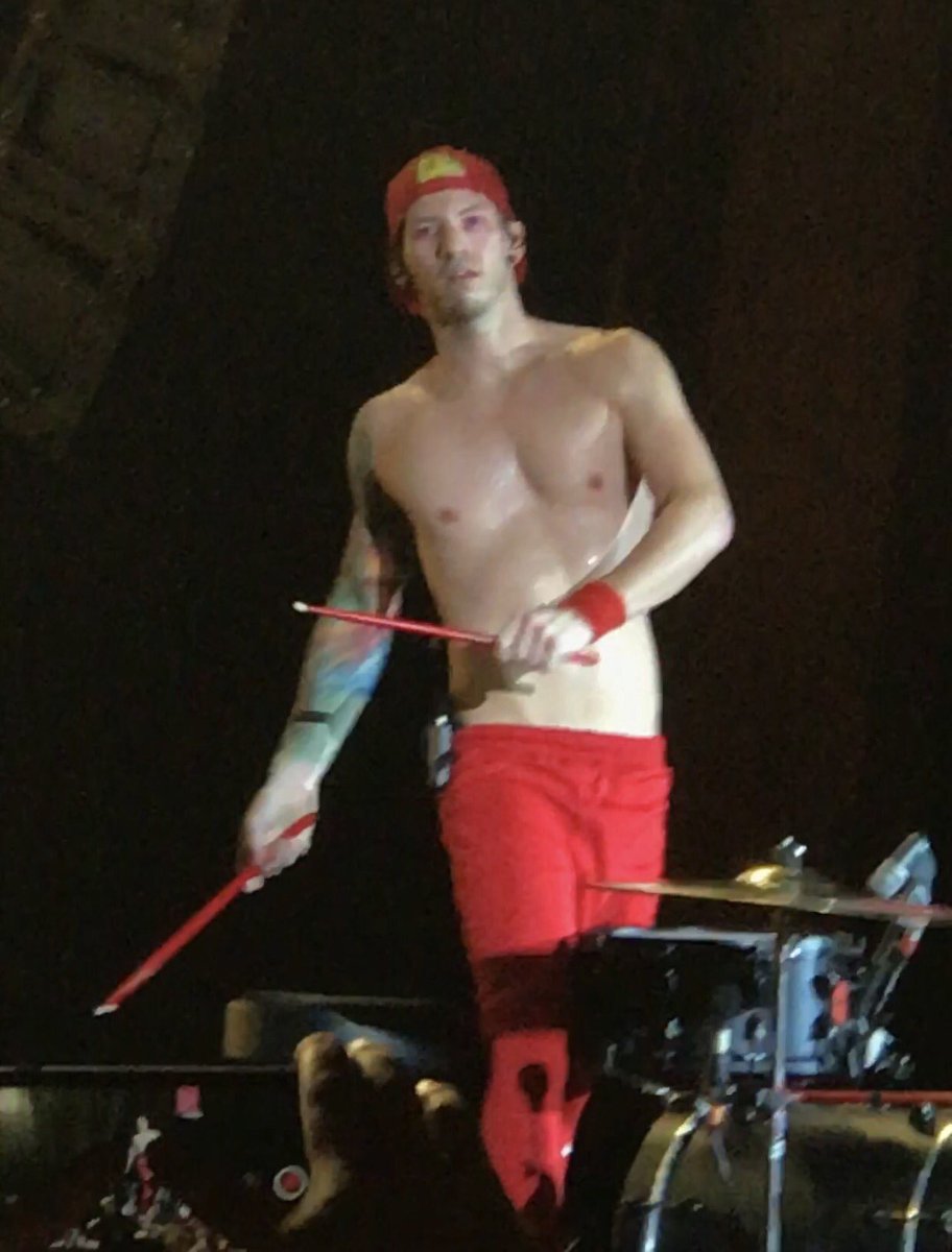 Cookrn16's tweet photo. Took these at #TDCExpress last month! Summer off to a great start! #twentyonepilots @topupdating #tourdecolumbus @cliquecircle https://t.co/z6wixEFwdi