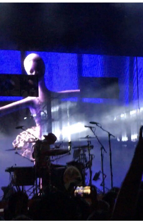 Cookrn16's tweet photo. Took these at #TDCExpress last month! Summer off to a great start! #twentyonepilots @topupdating #tourdecolumbus @cliquecircle https://t.co/z6wixEFwdi
