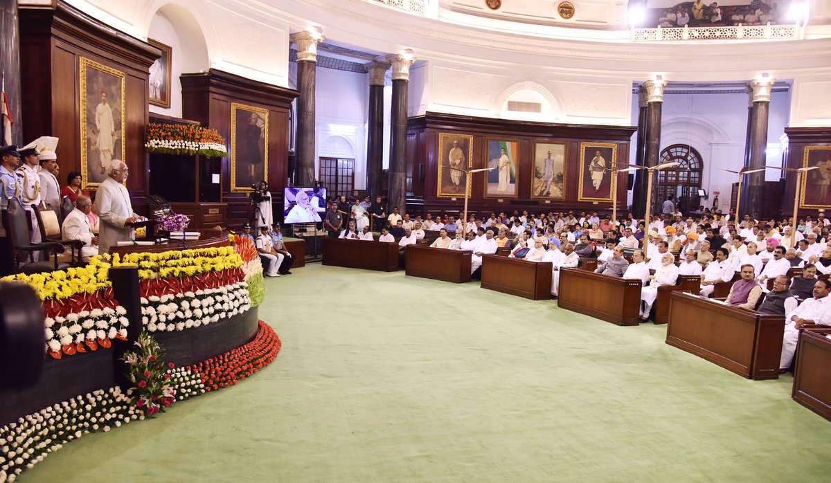 narendramodi's tweet photo. Attended the farewell for President Pranab Mukherjee at Parliament. @RashtrapatiBhvn https://t.co/TDwKcH5Bde