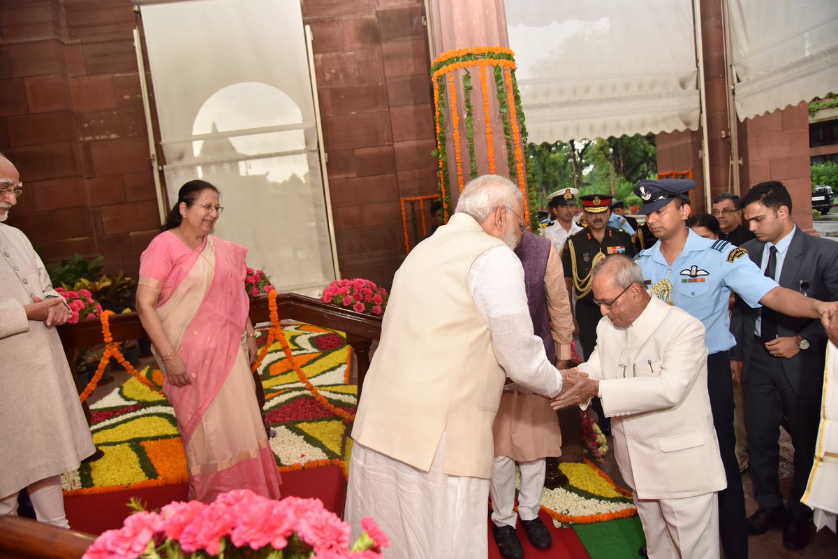 narendramodi's tweet photo. Attended the farewell for President Pranab Mukherjee at Parliament. @RashtrapatiBhvn https://t.co/TDwKcH5Bde