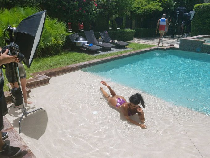 It's going to be another hard day at the office. ☀️👸 https://t.co/MQnGzMPU0m<a href="/tag/snapchat"class="tags"><span>#snapchat</span></a>