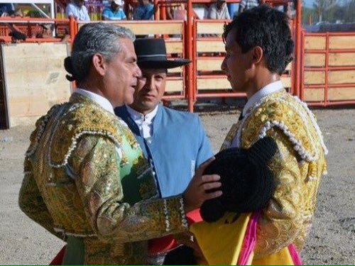 Ayer en Tula, Tamps, triunfal alternativa de <a href="/paulocampero/">paulo campero</a> quien corto 4 Orejas y Rabo y salió a hombros.