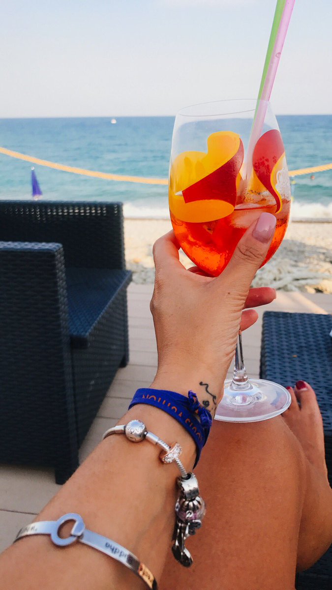 Katerina_Mundo's tweet photo. #Estate2k17 #lifestyle #Kate_M #lavitachevolevo #spritz #life #love #Happiness https://t.co/3zH211yAzj