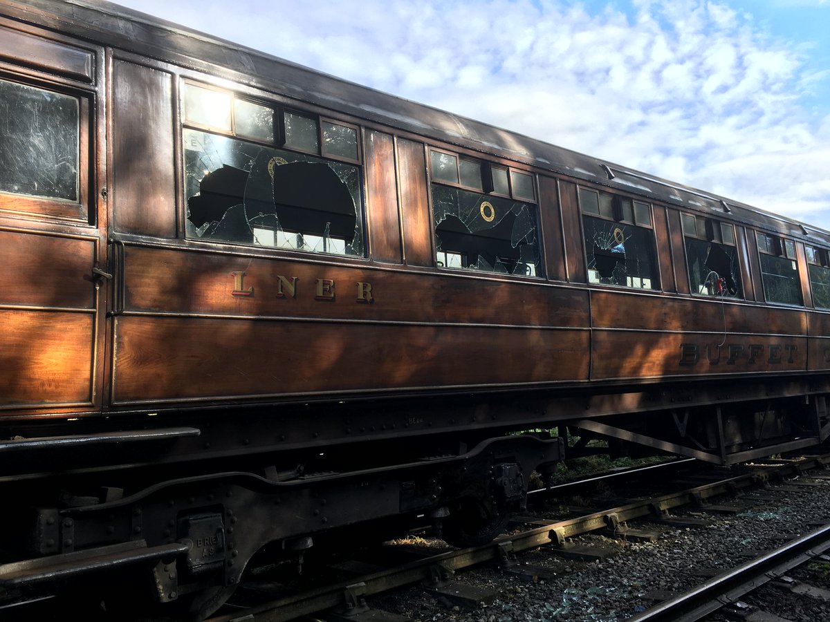 NYorksPolice's tweet photo. We’re determined to find those responsible for this act of mindless vandalism. Any info? ☎️101 https://t.co/6LWkeQVycC @nymr https://t.co/jaQ0wlV7Kl
