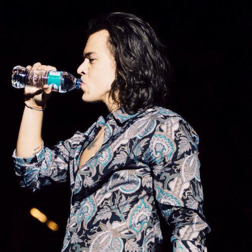 HAR0LDPICS's tweet photo. @HarryArgentina #MTVHottest Harry Styles https://t.co/unbqBHOkoC
