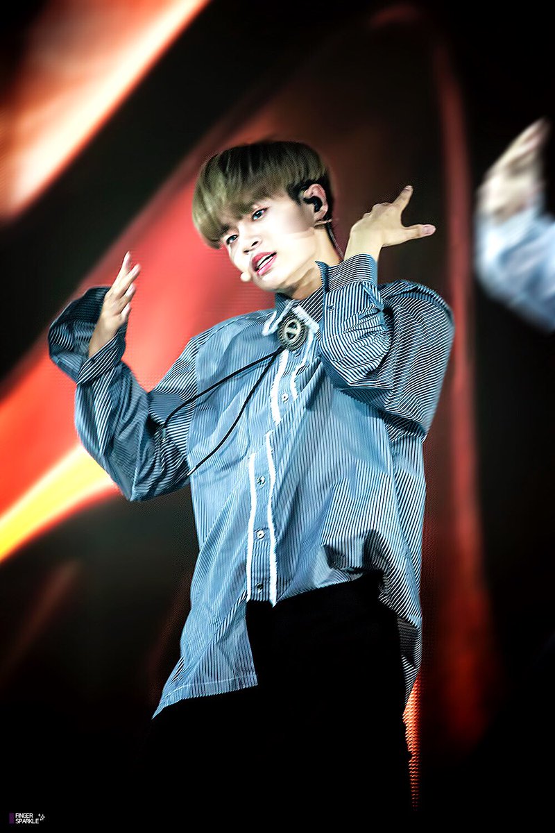 FingerSparkle's tweet photo. 170702 🏮 #WANNAONE #워너원 #이대휘 https://t.co/XhN2mis7nH