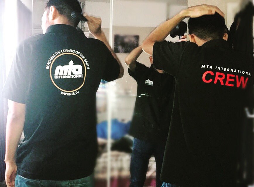 HibbaKhalid's tweet photo. My brothers getting ready to go help MTA "reach the corners of the earth" #JalsaUK #JalsaConnect #MTA #ProudSister #MTACrew https://t.co/HfgRgzjlH4
