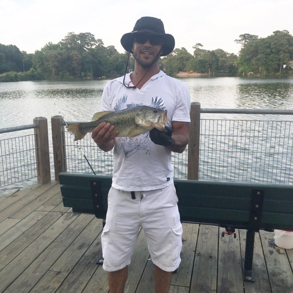 Kaveman268's tweet photo. #Fish #Fishing #FishFreak #BassMaster #MonsterBass #BigBass #BassFishing #BassKing This Guy Got War Wounds! https://t.co/4a7oNQfLAH