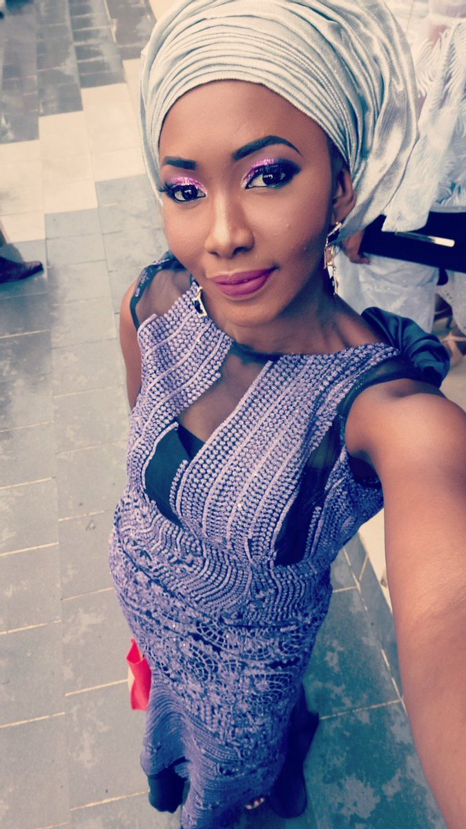 Tilda___'s tweet photo. Just because it was my convocation Thanksgiving Sunday and I'm super grateful to God ππβ€π #royalset2017 https://t.co/aRfTGph2KA