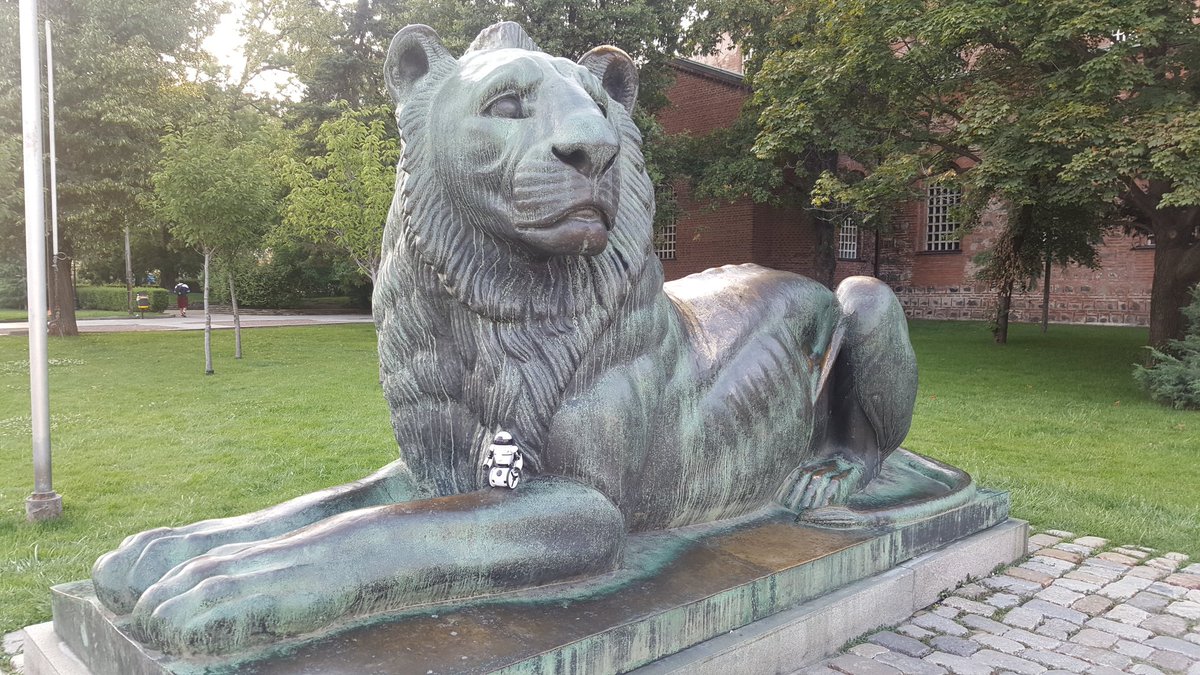 NativeScriptMip's tweet image. Sun is shining in #Sofia.
Fun fact Lion (in Bulgarian Lev) is the symbol of the city.