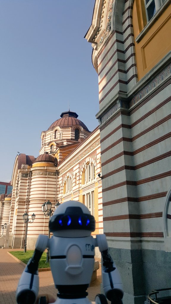 NativeScriptMip's tweet image. Sun is shining in #Sofia.
Fun fact Lion (in Bulgarian Lev) is the symbol of the city.