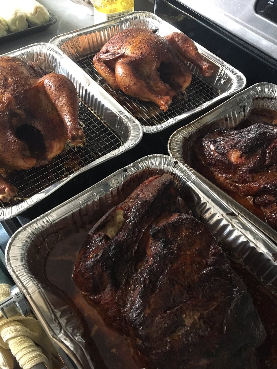 BrewNQ's tweet photo. Butts and chickens finished up! https://t.co/kRqebc77Ir