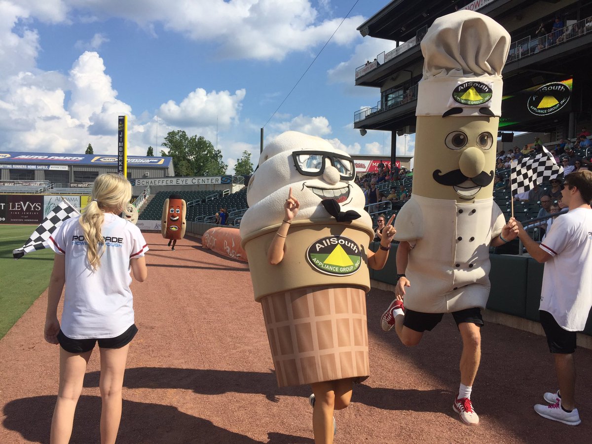 SammyLegend16's tweet photo. And they said it was too hot out for me to have chance. Watch out @YESTheChef &amp; @BaronsTopDog! https://t.co/ldpnaxka3V