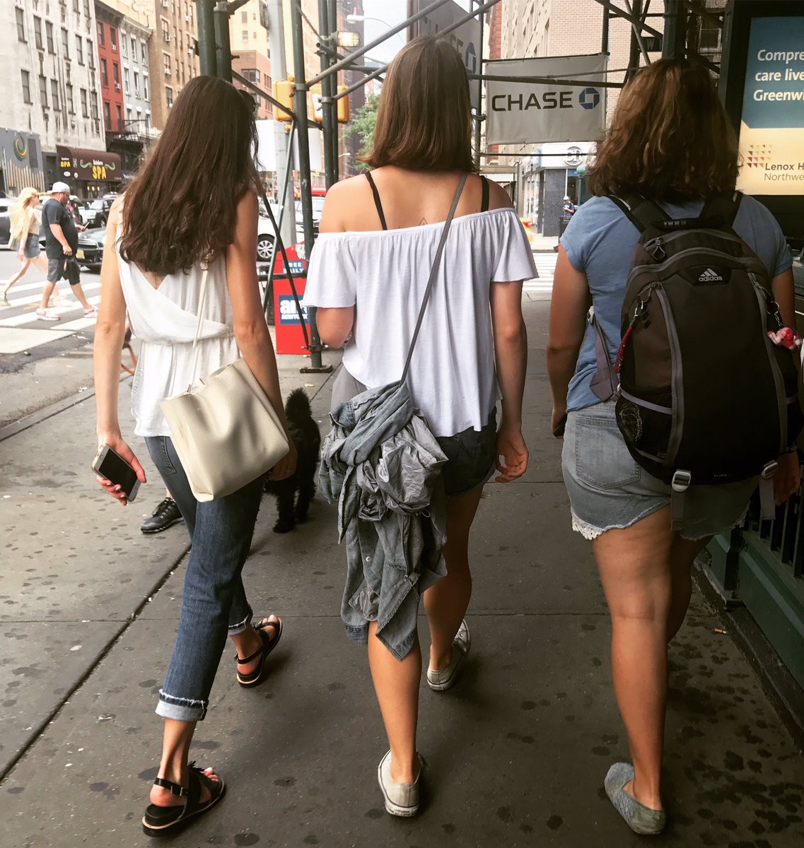 MarkOldman's tweet photo. "Besties" become "worsties" when they #widewalk https://t.co/z6SFCmFHDS
