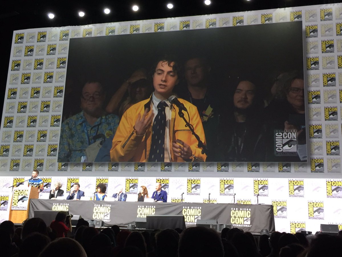 David_Onda's tweet image. All the fans asking questions to the #DoctorWho cast have tears in their eyes. #SDCC #ButtonLady