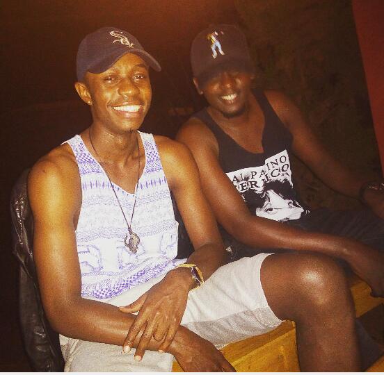 elis_mush's tweet photo. #MixAndGrillSundays..... With my nigga #Bless #MoneyMakers
#PartyPrince 🎤🎤🎤✌💪👊👏👏 https://t.co/b7vMZm3kPQ