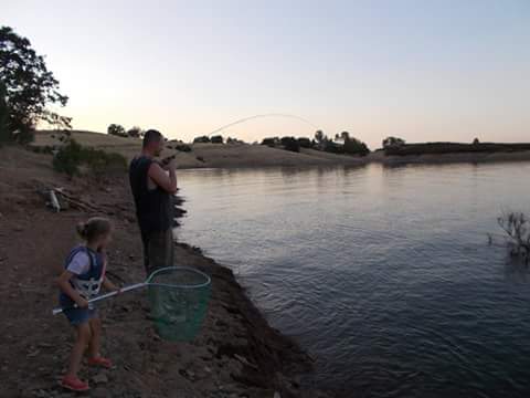 Jessverdugo's tweet photo. Fishing New Hogan Lake https://t.co/32ghR1LlJv