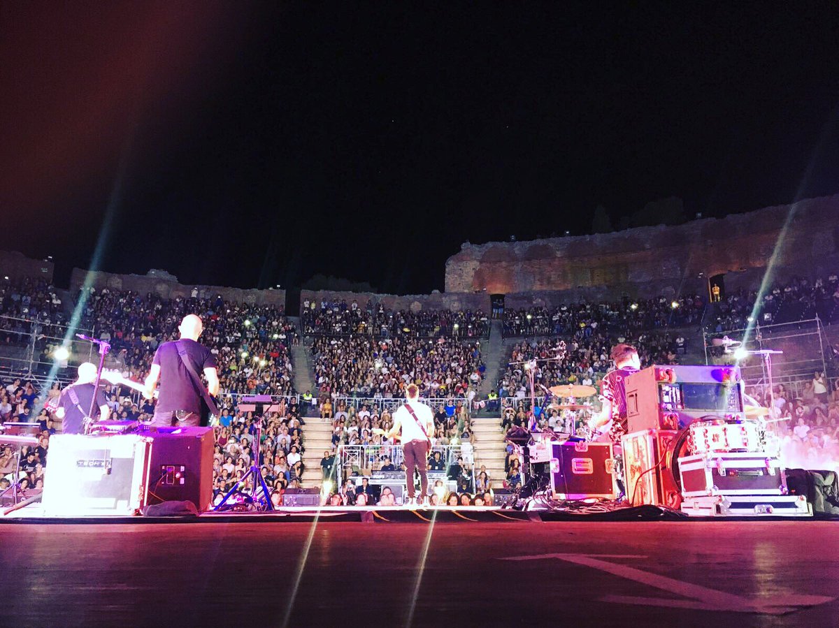 NekOfficial's tweet photo. #sicilia indimenticabile!!
Grazie #taormina la meraviglia.💣👏🏻🙌🏻🔝
#uniciintour #uniciband #nonmifermomai #siciliabedda https://t.co/sfe5sLDX7M