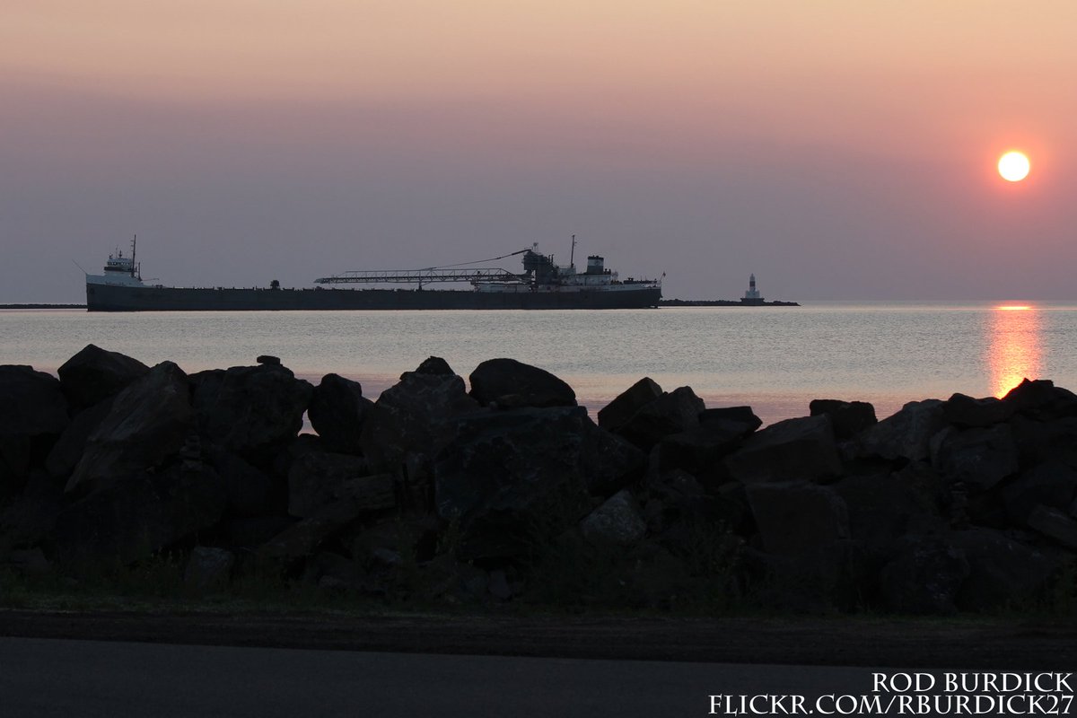 RodBurdick's tweet photo. Arriving at sunrise, Marquette (July 19, 2017)
#sunrise #michipicoten #marquette #lakesuperior #puremichigan #presqueisleharbor #upperharbor https://t.co/yBTbDp9Mw1