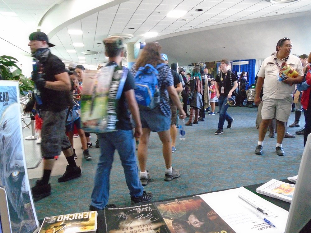 ComicConJericho's tweet photo. The mezzanine when it is empty and full. It is really hard to talk when it gets crowded.#SaveJericho https://t.co/cLSDuaU9zD