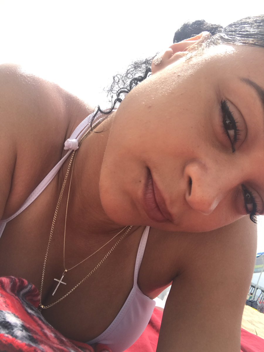 dyonnaaa's tweet photo. 🌴 https://t.co/dXJ6zkAVOm