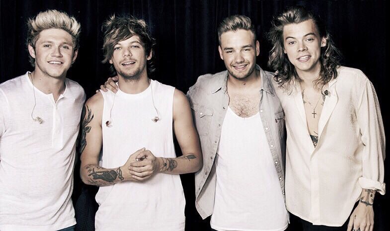 1DAF_Over21's tweet photo. @onedirection thank you for giving us these four, as well as our best friend @Grown1DFan #7YearOfOneDirecrion https://t.co/gT6PHsrvCx