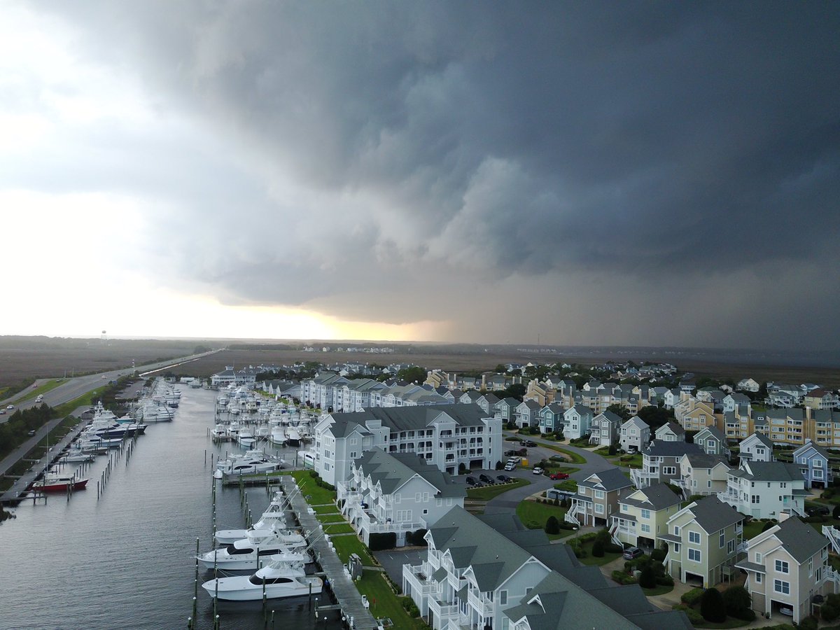 PhotoGenGroup's tweet photo. There's a storm a brewin over Pirates Cove Marina for @WickedTuna 2017 OBX Premier. #photoplug🎥📷🔌 https://t.co/WTCQnzViVB