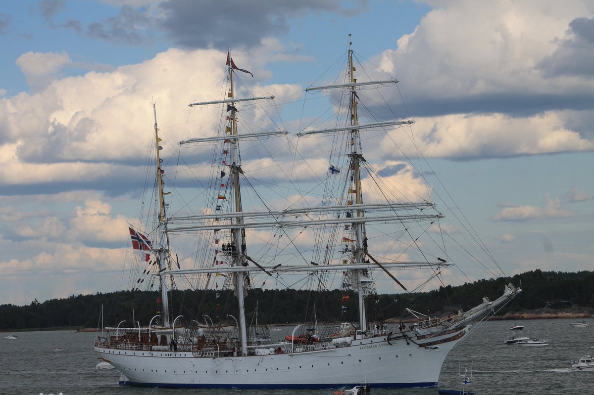 joni_lindeman's tweet photo. #paradeofsails #StatraadLehmkull
#tallshipsturku #TSR2017 #Turku #Airisto https://t.co/lVEGUVUJID