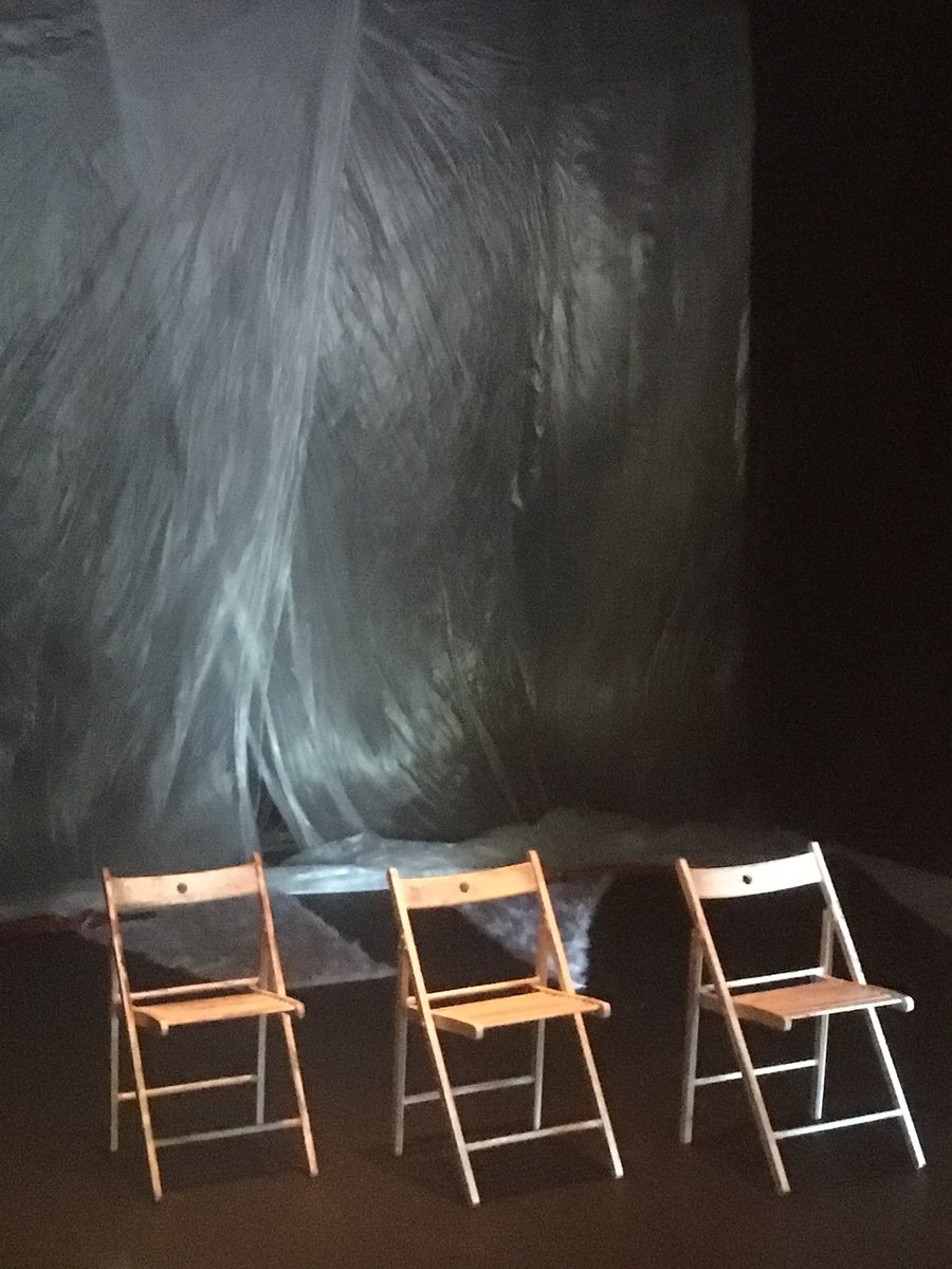 fernandogil2's tweet photo. Esperando a que empiece #apareceuncorazonenundescampado en #almagroff https://t.co/XxSgx3N7VX