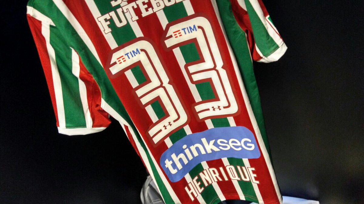 FluminenseFC's tweet photo. Tem armadura nova preparada e com a @thinkseg de volta! Curte os bastidores lá no https://t.co/G3TdZJQ1lL #ThinkNoFlu #VesteSeForGuerreiro https://t.co/sDGM7lf0U1