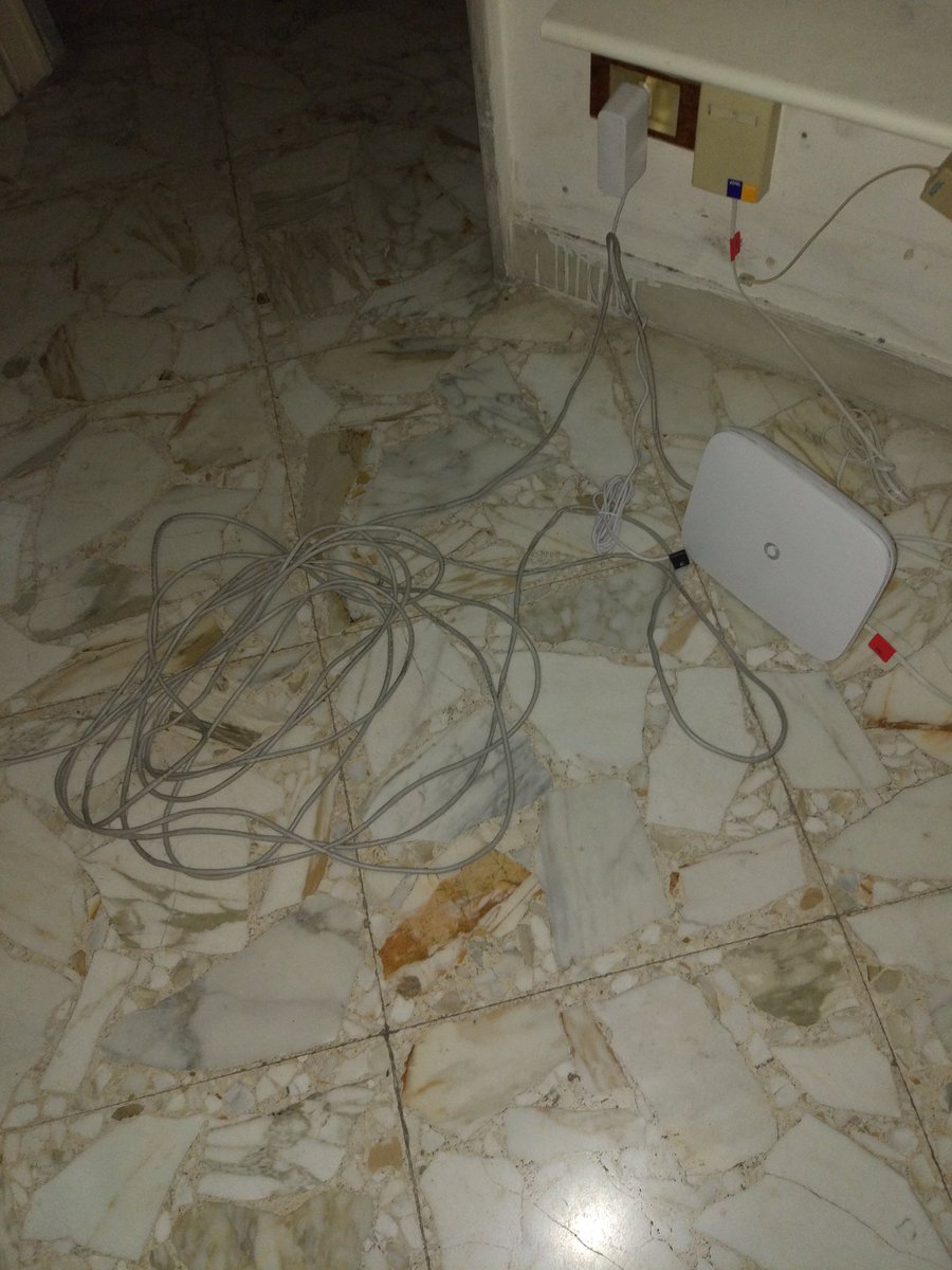 MatteoFiore92's tweet photo. @VodafoneIT #huston abbiamo un problema!! #vodafone #siccita  #nerdicidio #netflix Col ca....vo vediamo Netflix!! https://t.co/13OOmS3jHx
