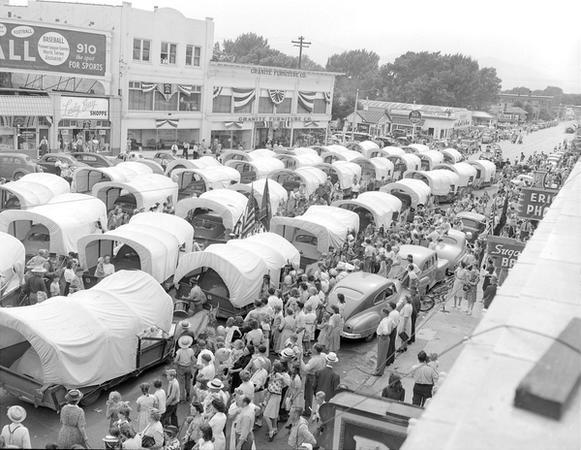 A photographic look back at <a href="/TheDaysof47/">The Days of '47</a> Parade, from 1864 to 2016 deseretnews.com/top/2608/0/A-p…