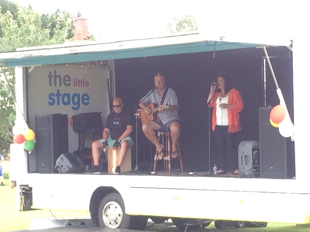 BarloCC's tweet photo. Lyndsay Bishop & Ken Reynolds on stage now #bfest2017 https://t.co/f4RJSamAth