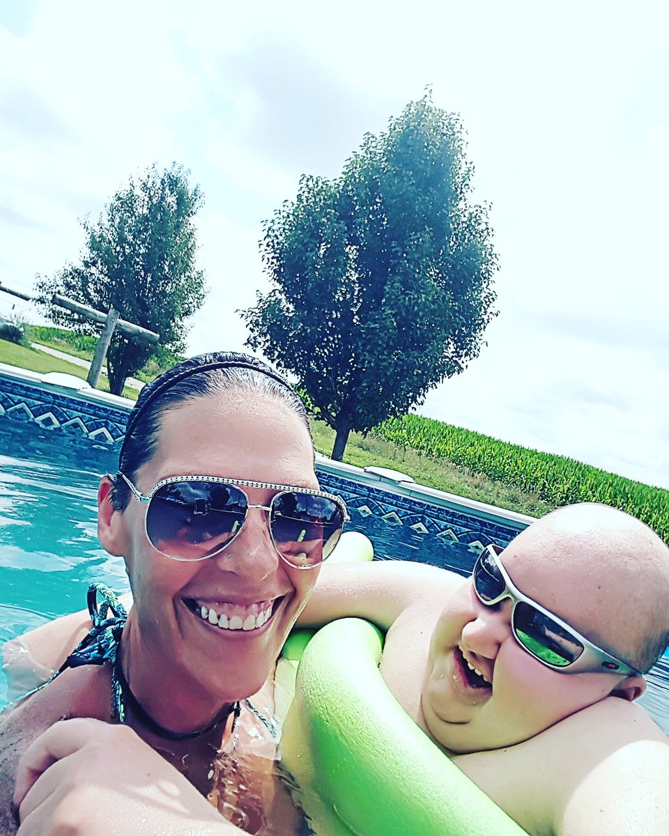 TinkerMelz1's tweet photo. Me and the G having some fun in the sun. I ply already posted this but it's just so cute, his smile. He was trying to dunk me😄 #summerfun https://t.co/FtYVSm3qac