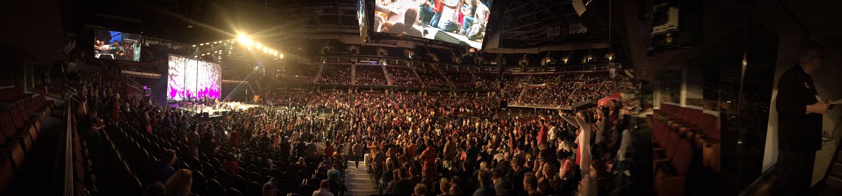rosegolddreamz's tweet photo. Last night was so amazing Day 2 today!!! #AzusaNowCLE https://t.co/bdEv4Csxl1