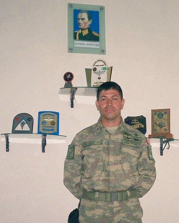 BrKwik's tweet photo. @hasanyl61129145 @Ozguruz_org Senin başkomutanın, benim baş komutanımın askeri iki komutanım olmasa Emine'nin pembesi dar gelmiş Yuna sahaların daydı https://t.co/E8Vjlwq1u8