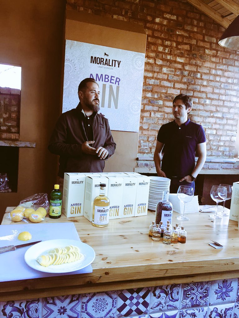 Leratolicious's tweet photo. Wonderful gin tasting with the folks at Black Horse. #MoralityGin #CradleOfHumankind 🍸 https://t.co/xEEKpEjPW6