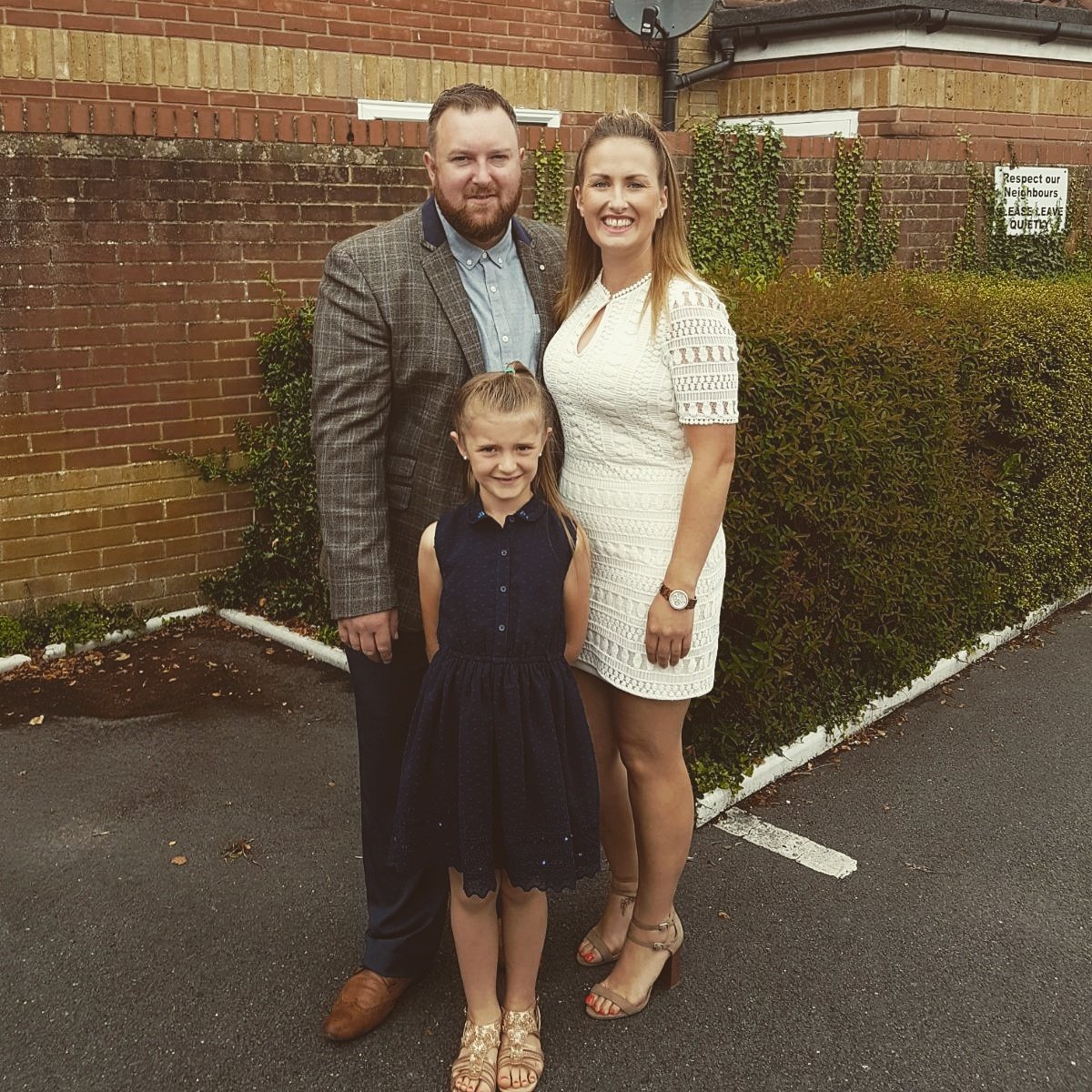 Clouise1986's tweet photo. @fea3b7b374bd464 What are we going to do without her for 2 weeks? 😢 #trio #family #missheralready https://t.co/6DeZw0ALfo
