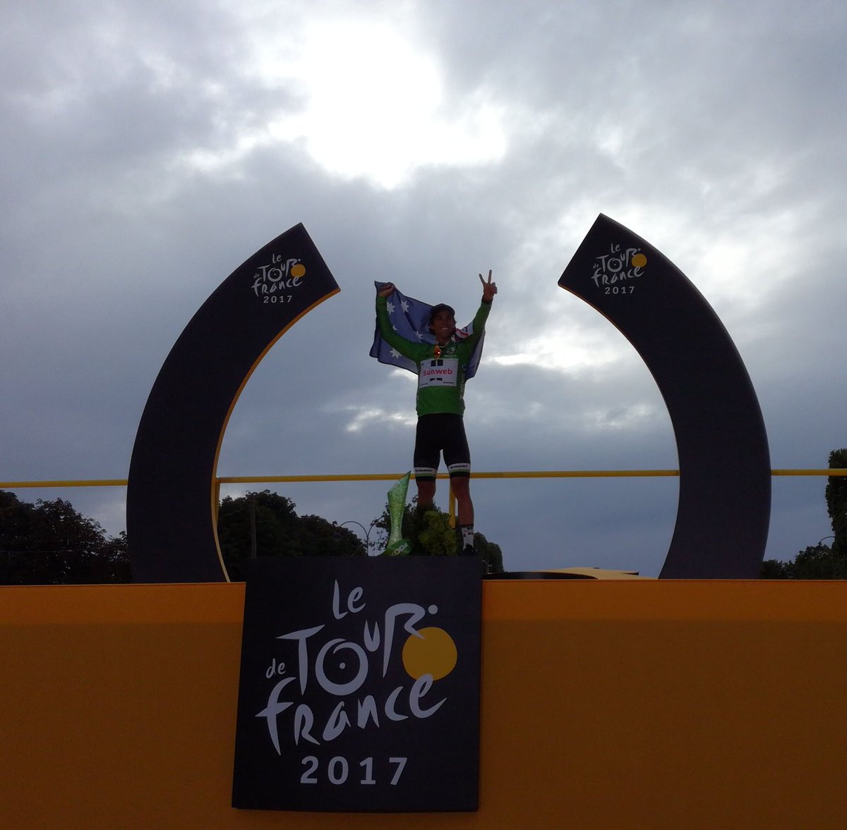 .<a href="/blingmatthews/">Michael Matthews</a> the 3rd Australian winner of the #GreenJersey ! / M. Matthews 3e Australien vainqueur du #MaillotVertSkoda ! 

#TDF2017