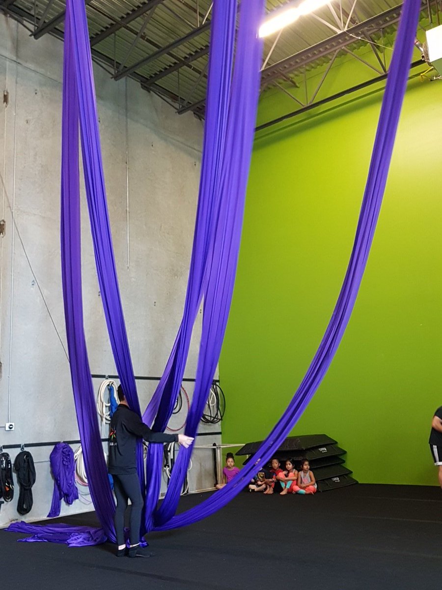 MamaBastien's tweet photo. Another great @Kidsworld event! It is about to go down here!! #circuslab #kidsworld https://t.co/SV0ECzFGgJ