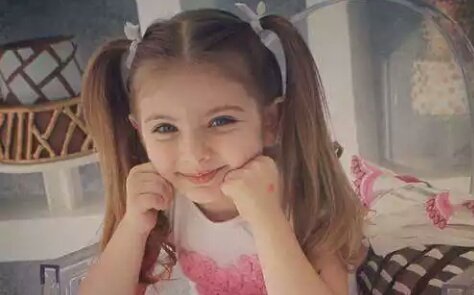 anrmyn09's tweet photo. كانت في داخلي طفلة ؛بضفاىر قصيرة ؛
اوصيتها أن لا تكبر ...لكنها فعلت ...! 💌 https://t.co/RH4Bqi4w7L