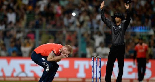 npj008's tweet photo. @virendersehwag @virendersehwag  @piersmorgan Have you remembered this night? 😂 our loss is much better thn this one.. 4 sixes 4 balls.  ! ! 👌👍✌ https://t.co/jFVaVfM2uH