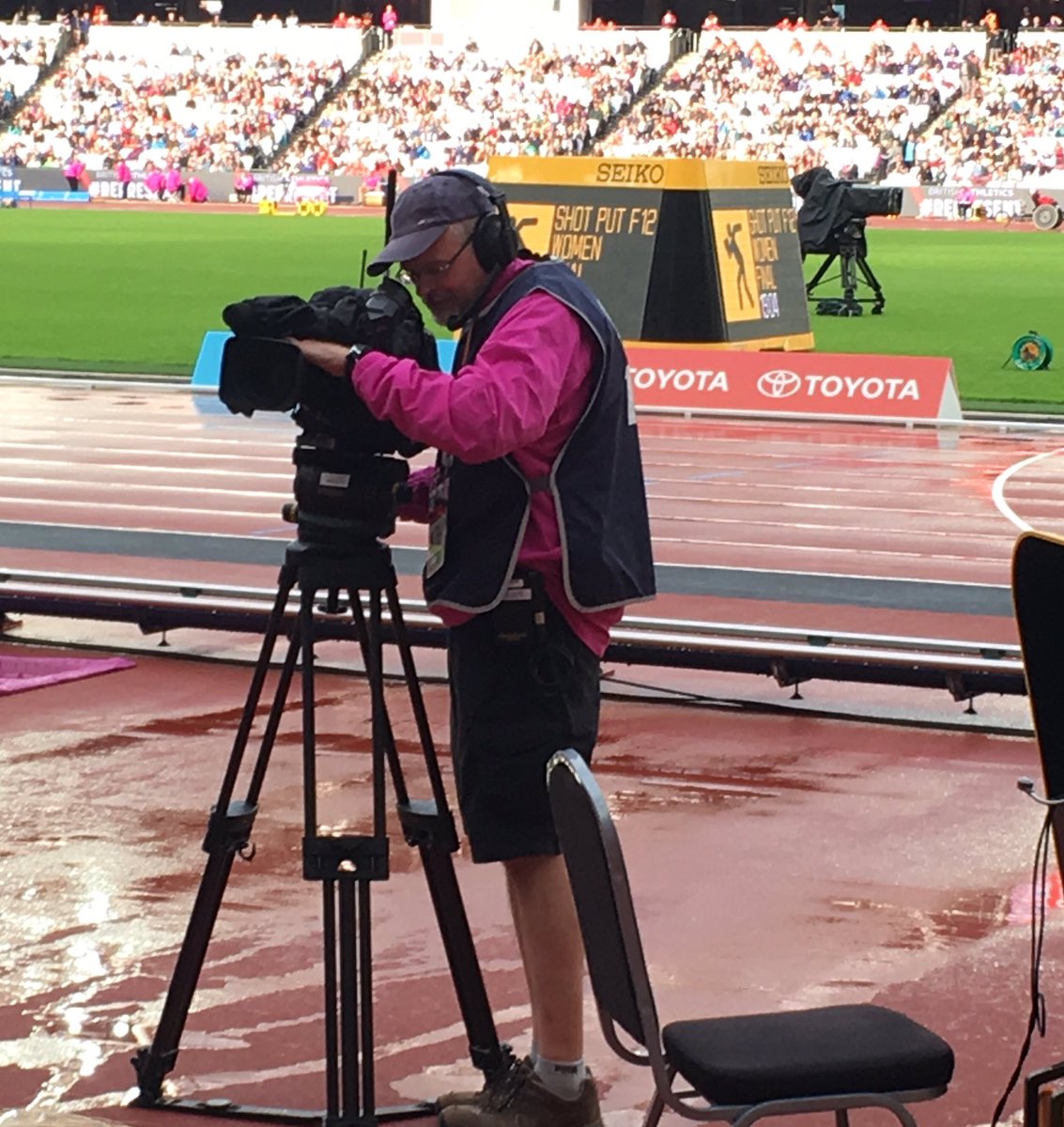 stevechalles's tweet photo. Pics: @NEP_UK #OBStv @Timeline_TV @ACSMediaUK in action on final night of #WorldParaAthletics at Olympic Stadium London - 1 https://t.co/s5VNppsELq