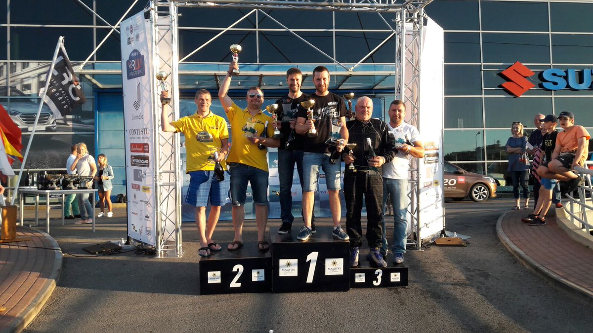 Apbalvoti tika arī laureāti vēsturisko automašīnu ietvaros. Neparedzama cīņa ar izmaiņām līdz pat finišam.