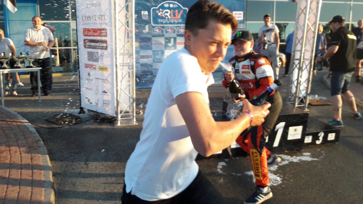 LRČ3 klasē visaizraujošākās šampanieša kaujas uz goda pjedestāla. Arī skatītāji tika pie pāris šaltīm!