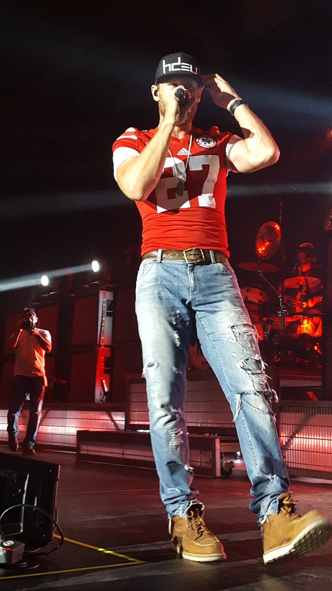 chelsjo1221's tweet photo. @ChaseRiceMusic  today's the one year anniversary, thank you for reppin sam when u came to Kearney last year 💔 #samfoltz #sf27 #forever27 https://t.co/FD4uSvao36