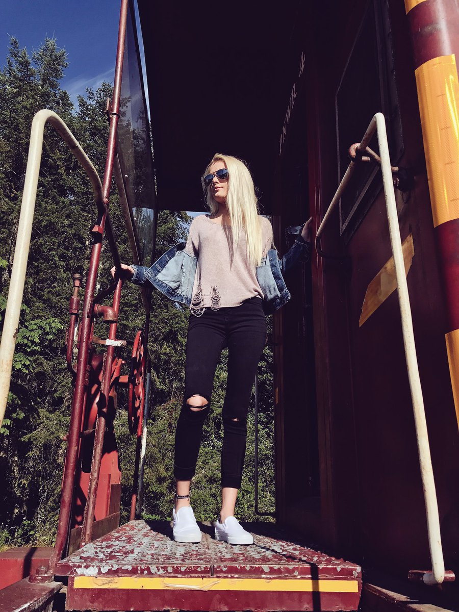 desaroonie_'s tweet photo. #NewProfilePic https://t.co/JBCU4n4zK1