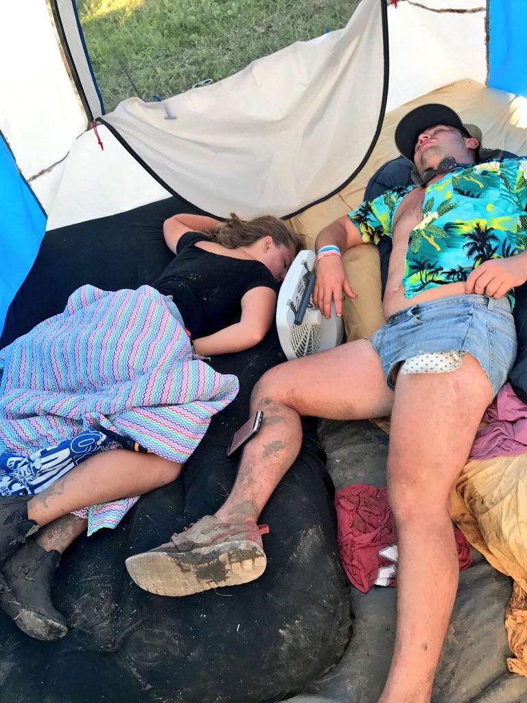 KBennett77's tweet photo. Sibling. Goals. ???? https://t.co/rdRotGXL4q