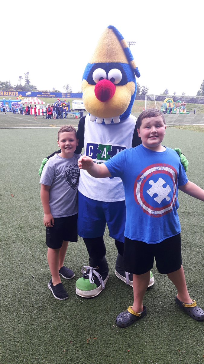 2009_JrGiants's tweet photo. Thanks very much @canucksautism for a great time yesterday at @UBC thunderbird stadium. Kids had a great time and enjoyed meeting #Pinkus https://t.co/2ez1Ioq4nX